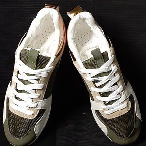 Brand New Womens Sneakers-Size 7